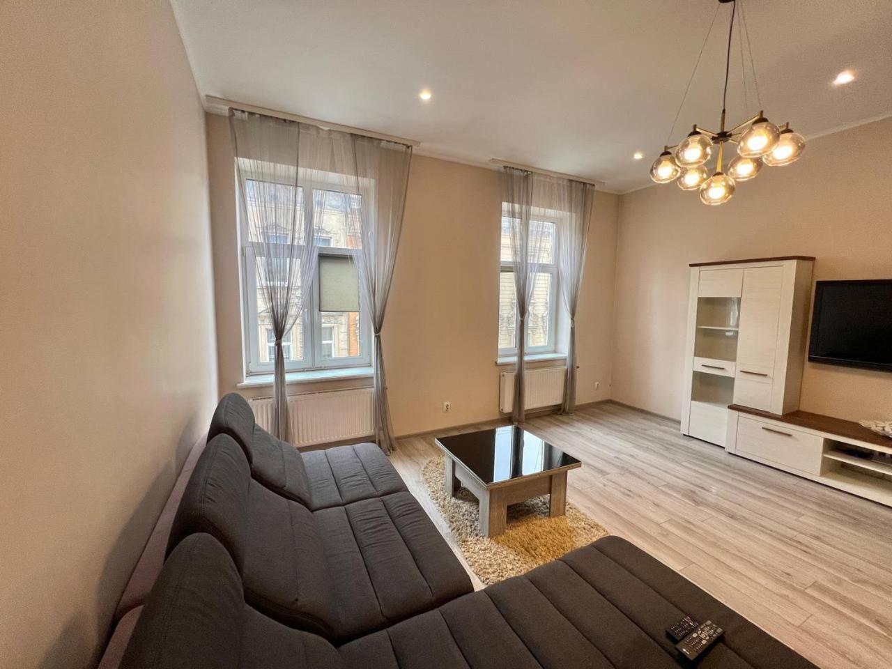 Apartments On Sholom Aleikhema Λβιβ Εξωτερικό φωτογραφία
